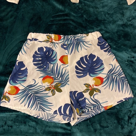 two piece, cute tropical style fit - Picture 2 of 3
